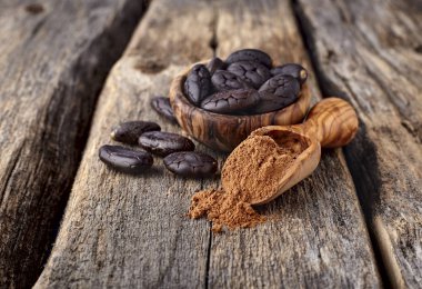 Kakao tozu kakao çekirdekleri ile 