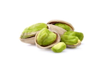 Çam fıstığı yakın plan izole edilmiş.