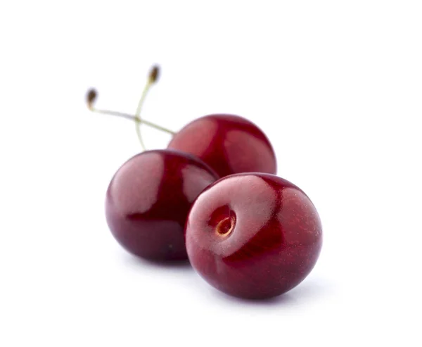 Bayas de cereza dulce aisladas sobre fondo blanco recorte —  Fotos de Stock