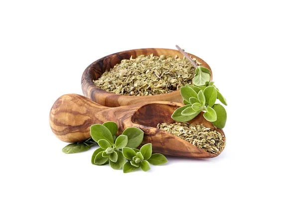 Oregano eller mejram lämnar isolerat på vit bakgrund. Oregano — Stockfoto