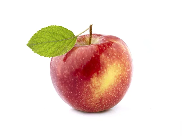 Rode appel op witte achtergrond isoleren — Stockfoto