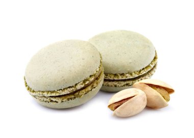 Beyaz arka planda izole edilmiş tatlı şam fıstıklı kurabiyeler. Kesme Yolu. 