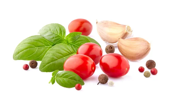 Tomates Con Hojas Básicas Pimienta Ajo Sobre Fondo Blanco Tomates Imágenes de stock libres de derechos