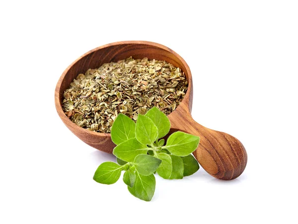 Oregano ya da marjoram yaprakları beyaz arka planda izole edilmiş. Kuru ve taze Oregano..