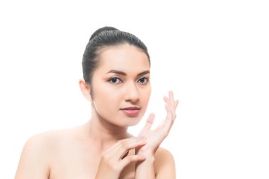 Güzellik Asyalı kadın portre yakın çekim yüz beyaz arka plan üzerinde izole