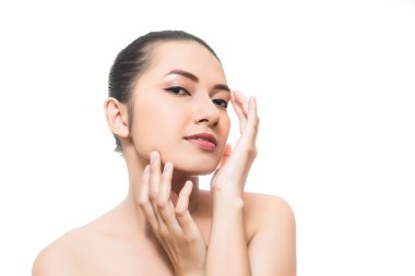 Güzellik Asyalı kadın portre yakın çekim yüz beyaz arka plan üzerinde izole