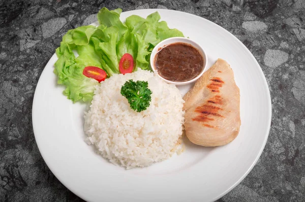 Beras Makanan Bersih Dengan Chicken Breast Dengan Tometo Sayuran Lainnya — Stok Foto
