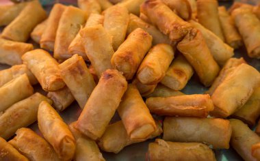 Bahar rulo veya Tay Spring Roll grubu derin kızarmış