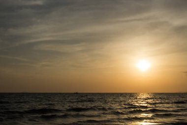 renkli şafak denize. doğa kompozisyon.