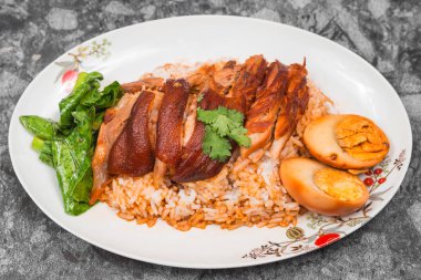 Demlenmiş Domuz eti bacak pirinç haşlanmış yumurta ile geleneksel gıda Tayland.