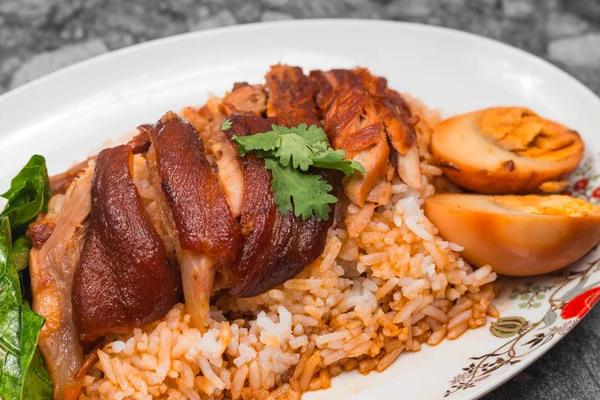 Kaki Babi Rebus Dengan Nasi Dengan Telur Rebus Makanan Tradisional — Stok Foto