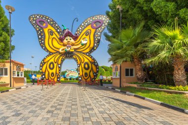 12 Kasım, 2018 - Dubai, Birleşik Arap Emirlikleri: Dubai Kelebek Bahçe giriş. Kelebek üzerinde 15000 türler için ev ve mucize bahçe içinde bulunduğu Dubais Kelebek Bahçe.