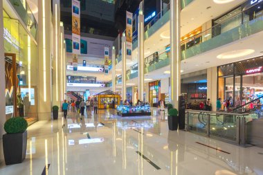 Dubai, Birleşik Arap Emirlikleri - 12 Kasım 2018: Dubai Mall, dünyanın en büyük alışveriş merkezi temel alınarak toplam alan ve altıncı en büyük alışveriş tarafından Brüt kiralanabilir alan