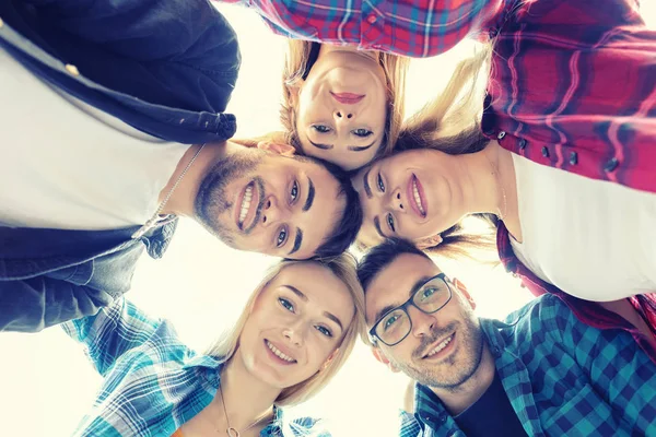 Sonrientes Mejores Amigos Tomando Selfie Aire Libre Feliz Concepto Amistad — Foto de Stock