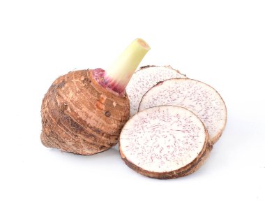 Taro beyaz arkaplanda izole edildi