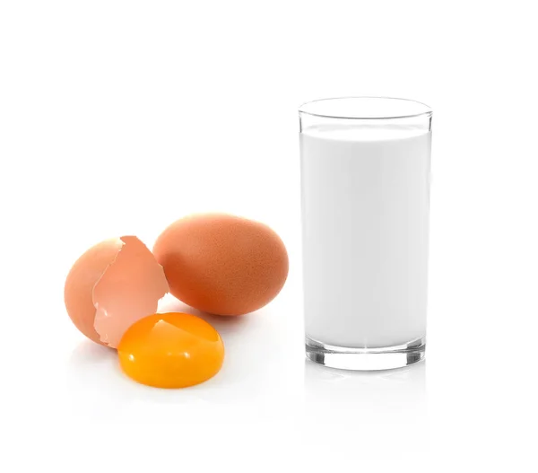 Eieren Melk Geïsoleerd Witte Achtergrond — Stockfoto