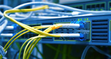 veri merkezine bağlı Optik lif kablolar