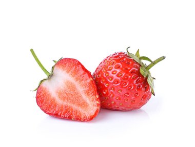 Beyaz arkaplanda çilek