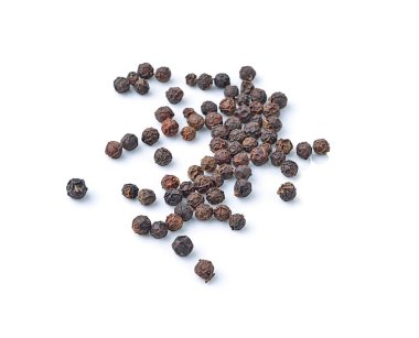 Siyah biber beyaz arkaplanda izole edildi