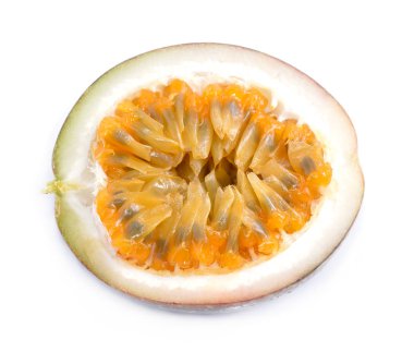 Tutku meyvesi beyaz arkaplanda izole