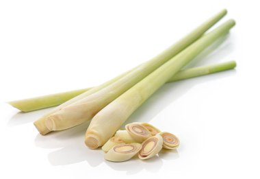 Beyaz arkaplanda limon otu