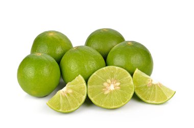 limon beyaz arkaplanda izole