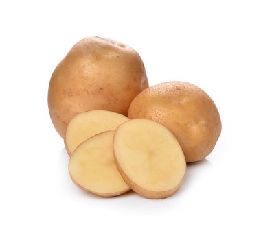 Patatesler beyaz arkaplanda izole