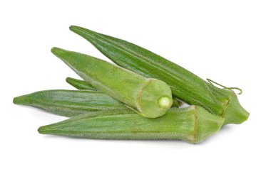 Bamya beyaz arkaplanda izole edildi