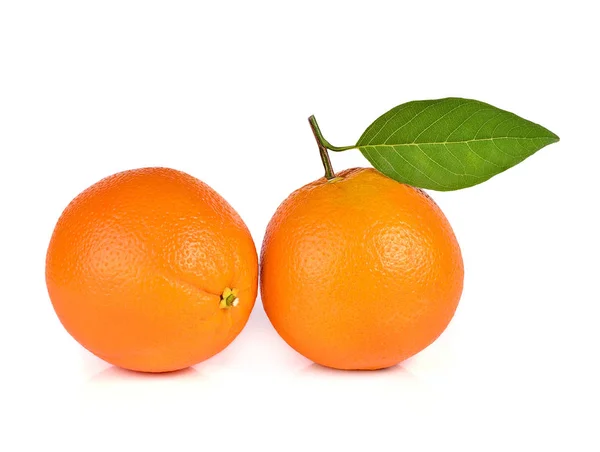 Fruta Laranja Isolada Sobre Fundo Branco — Fotografia de Stock