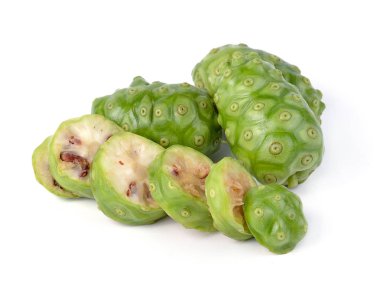  Büyük Morinda beyaz arka planda izole