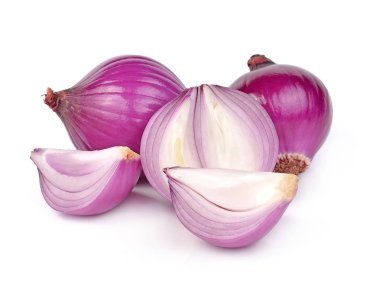 arpacık soğanları beyaz arkaplanda izole edildi