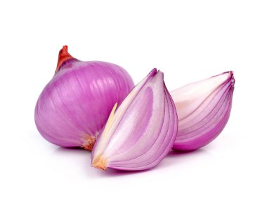 arpacık soğanları beyaz arkaplanda izole edildi