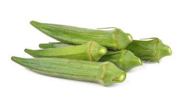 Bamya beyaz arkaplanda izole edildi