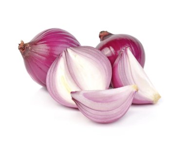 arpacık soğanları beyaz arkaplanda izole edildi