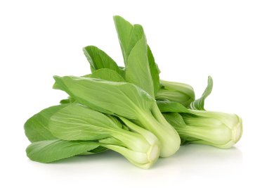 Bok choy (Çin lahanası) beyaz arka planda izole
