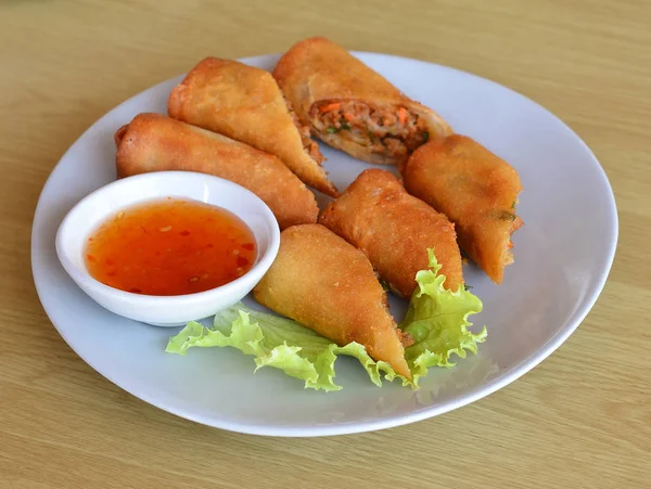 Kızarmış Çin geleneksel bahar rulo gıda