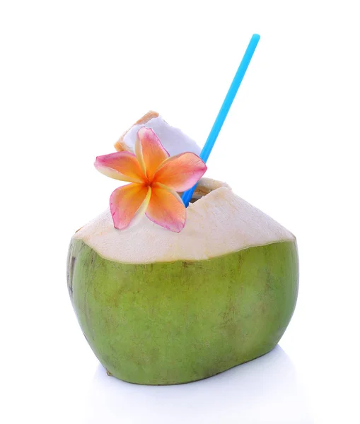 Cocos Verdes Con Paja Aislada —  Fotos de Stock