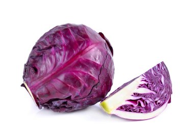 Beyaz arkaplanda kırmızı lahana