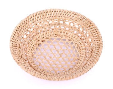 Beyaz arkaplanda izole edilmiş vintage dokuma sepeti