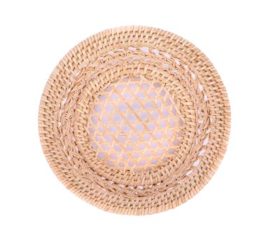 Beyaz arkaplanda izole edilmiş vintage dokuma sepeti