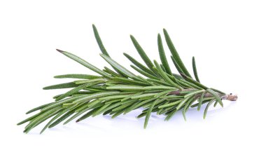 Beyaz arkaplanda biberiye izole edildi