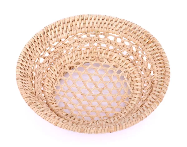 Beyaz arkaplanda izole edilmiş vintage dokuma sepeti