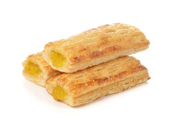 Beyaz arka plan üzerinde izole ananas ile gevrek pasta