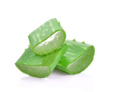 aloe vera taze yaprak beyaz zemin üzerine