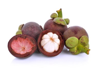 Mangosteen beyaz arka planda izole