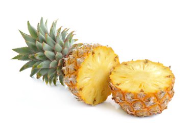Beyaz arkaplanda ananas