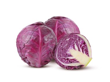 Mor lahana beyaz arkaplanda izole edilmiş.