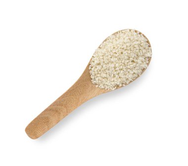 Beyaz arka plan üzerinde izole ahşap bir kaşık susam, Üst görünüm