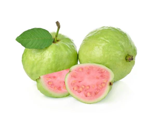 Guava diisolasi di latar belakang putih. — Stok Foto