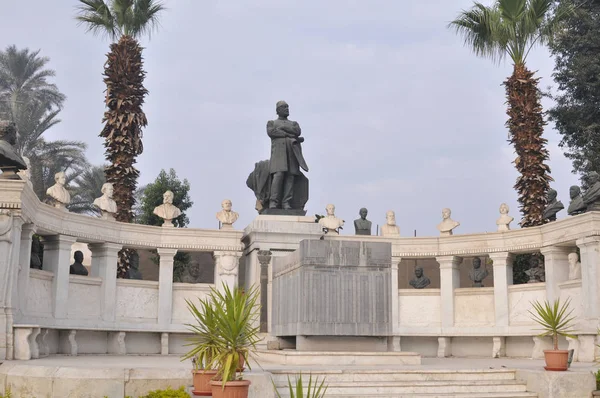 Cairo, Mısır - 02 Ocak 2018, farklı heykeller önünde Tahrir Meydanı, Kahire, Mısır Mısır Müzesi'nde